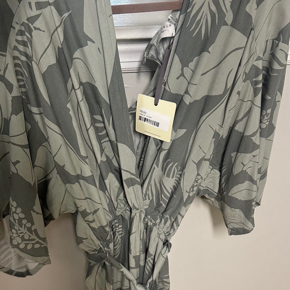 jumpersuit green tropical.. NWT